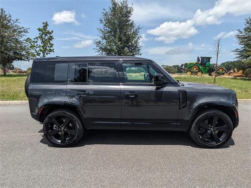 2025 Land Rover Defender 110 P500 X-Dynamic SE