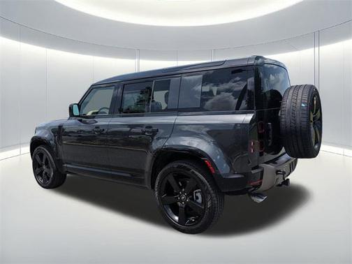 2025 Land Rover Defender 110 P500 X-Dynamic SE