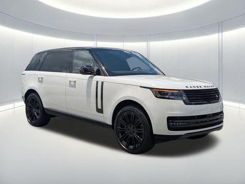 White 2026 Land Rover Range Rover P400 SE 7 Seat