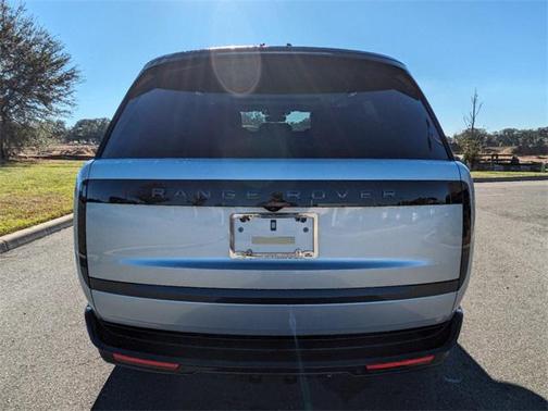 2025 Land Rover Range Rover P530 SE