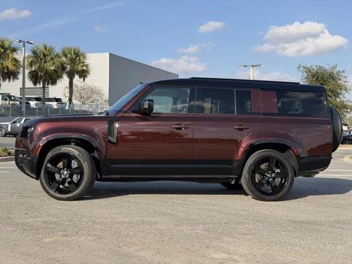 2025 Land Rover Defender 130 P400 X-Dynamic SE