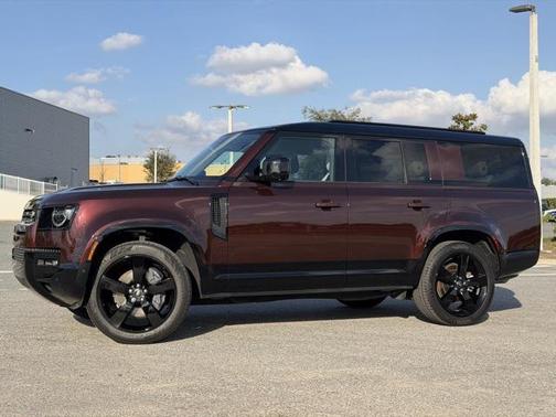 2025 Land Rover Defender 130 P400 X-Dynamic SE