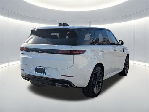 2026 Land Rover Range Rover Sport SE
