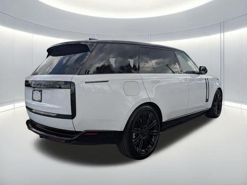 White 2026 Land Rover Range Rover P530 SE 7 Seat