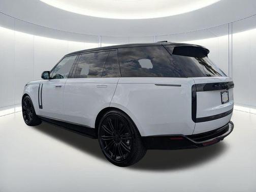 White 2026 Land Rover Range Rover P530 SE 7 Seat