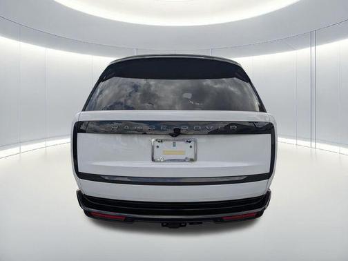 White 2026 Land Rover Range Rover P530 SE 7 Seat