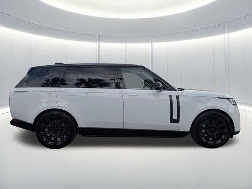 White 2026 Land Rover Range Rover P530 SE 7 Seat