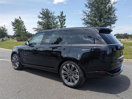 2025 Land Rover Range Rover P530 SE 7 Seat