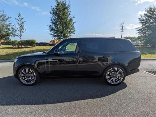2025 Land Rover Range Rover P530 SE 7 Seat