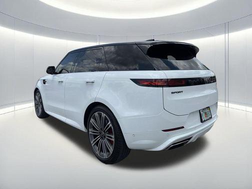 Fuji White 2024 Land Rover Range Rover Sport SE