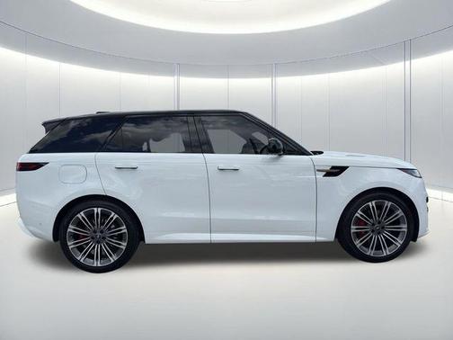 Fuji White 2024 Land Rover Range Rover Sport SE