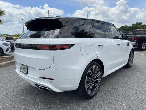 Fuji White 2024 Land Rover Range Rover Sport SE