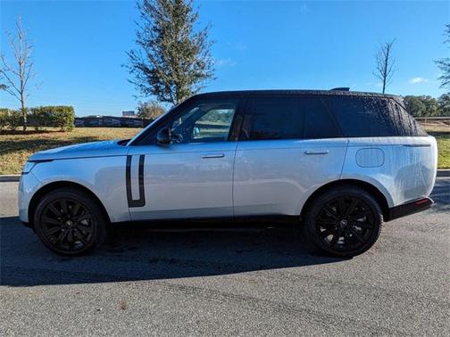 2025 Land Rover Range Rover P550e SE