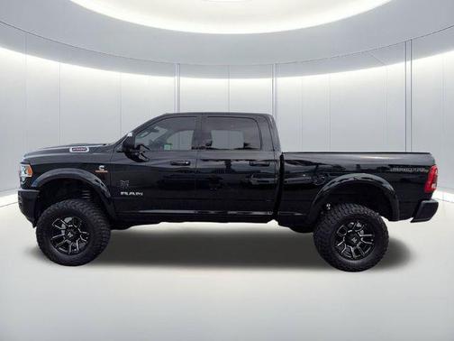 Diamond Black Crystal Pearlcoat 2022 RAM 2500 Big Horn Crew Cab 4x4 6'4' Box