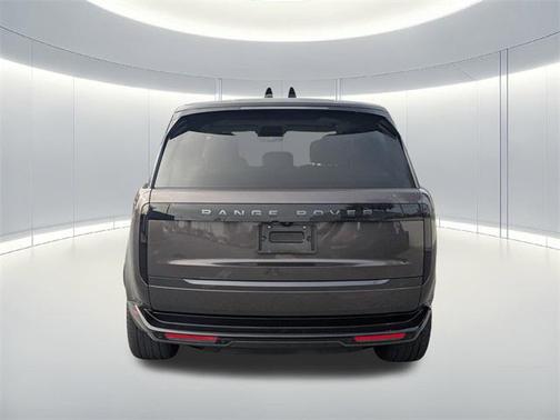 2025 Land Rover Range Rover P550e SE