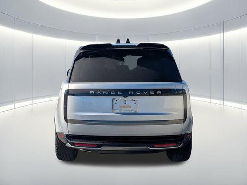 2025 Land Rover Range Rover P400 SE