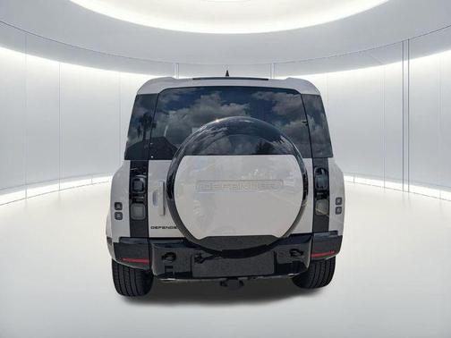 Borasco Gray Metallic 2026 Land Rover Defender P400 X-Dynamic SE