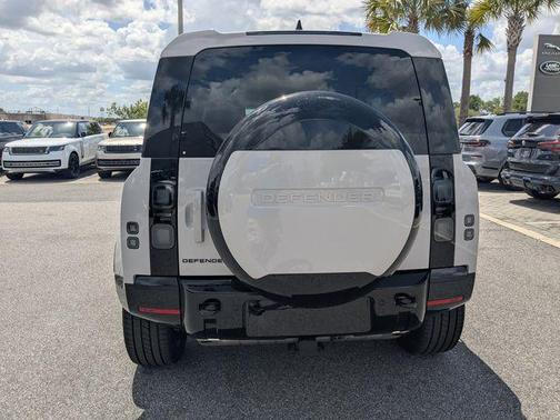 Borasco Gray Metallic 2026 Land Rover Defender P400 X-Dynamic SE