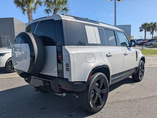 2026 Land Rover Defender P400 X-Dynamic SE