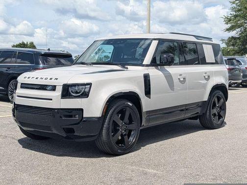 Borasco Gray Metallic 2026 Land Rover Defender P400 X-Dynamic SE