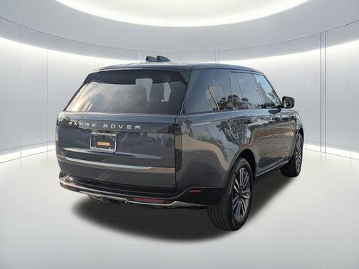 2026 Land Rover Range Rover P530 SE