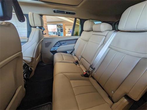 2025 Land Rover Range Rover P530 SE 7 Seat