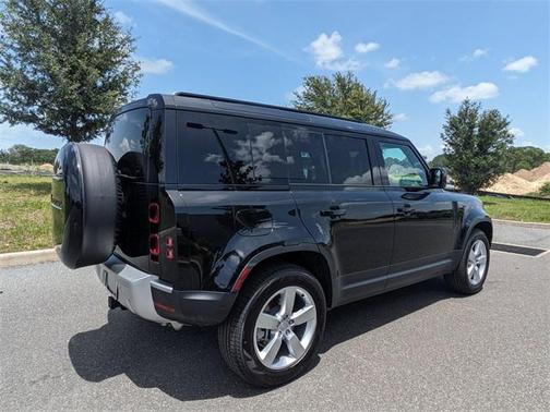 2025 Land Rover Defender 110 P300