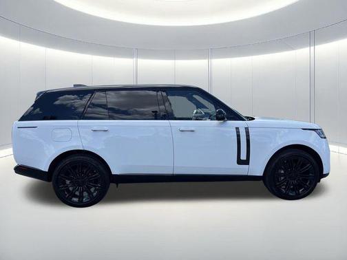 White 2026 Land Rover Range Rover P400 SE 7 Seat