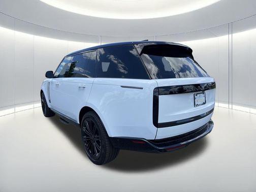 White 2026 Land Rover Range Rover P400 SE 7 Seat