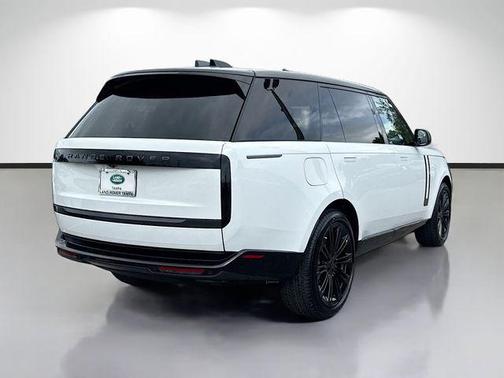 White 2026 Land Rover Range Rover P400 SE 7 Seat