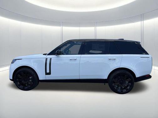 White 2026 Land Rover Range Rover P400 SE 7 Seat