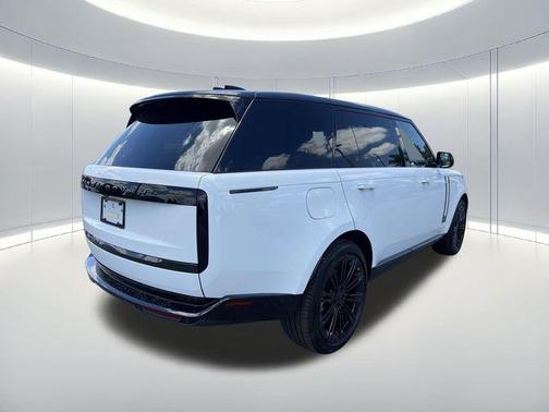 White 2026 Land Rover Range Rover P400 SE 7 Seat