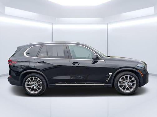 Black Sapphire Metallic 2025 BMW X5 xDrive40i