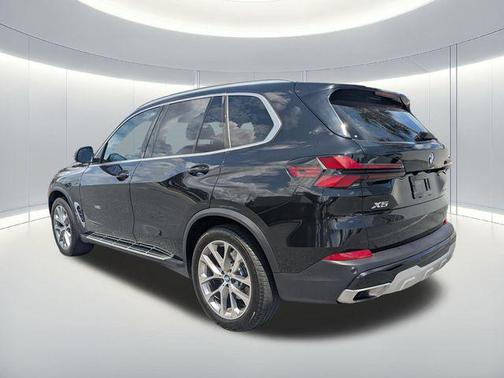 Black Sapphire Metallic 2025 BMW X5 xDrive40i