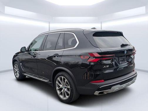 Black Sapphire Metallic 2025 BMW X5 xDrive40i