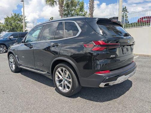 Black Sapphire Metallic 2025 BMW X5 xDrive40i