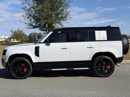 2023 Land Rover Defender 110 V8