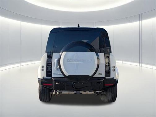 2023 Land Rover Defender 110 V8