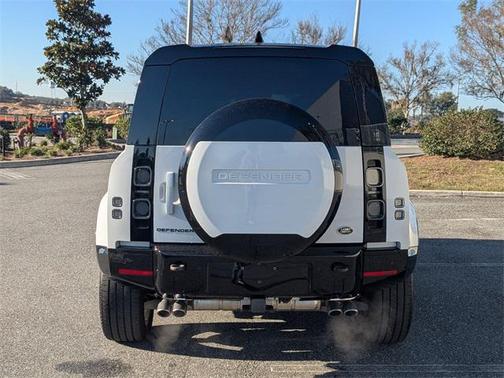 2023 Land Rover Defender 110 V8