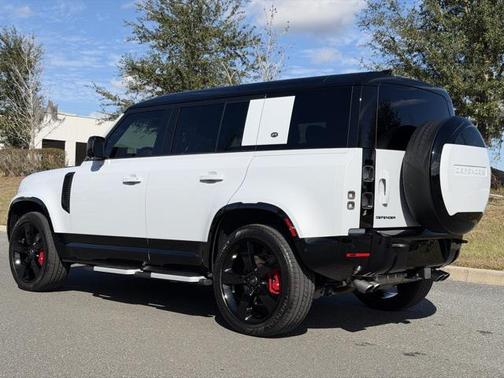 2023 Land Rover Defender 110 V8