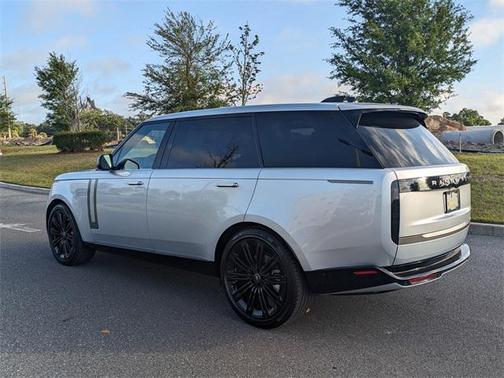 2025 Land Rover Range Rover P400 SE 7 Seat