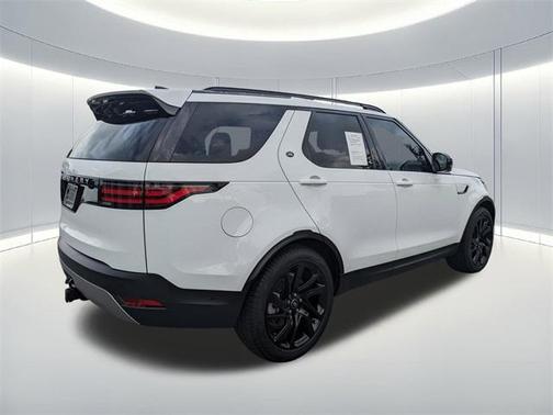 2025 Land Rover Discovery P300 S