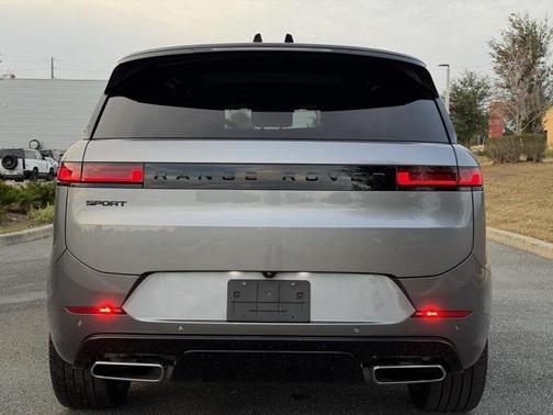 2025 Land Rover Range Rover Sport SE
