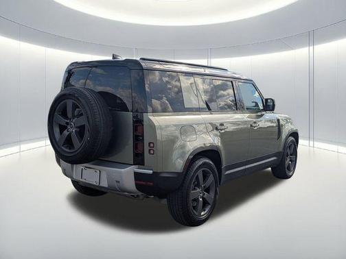 2025 Land Rover Defender 110 P400 S