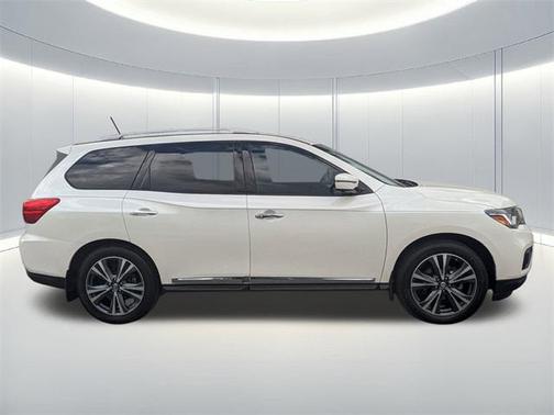 2017 Nissan Pathfinder Platinum