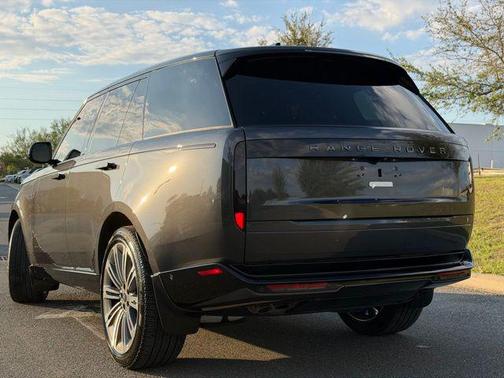 2025 Land Rover Range Rover P530 SE