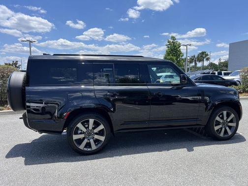 Santorini Black Metallic 2026 Land Rover Defender P400 X-Dynamic SE