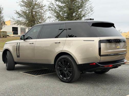 2023 Land Rover Range Rover P530 SE