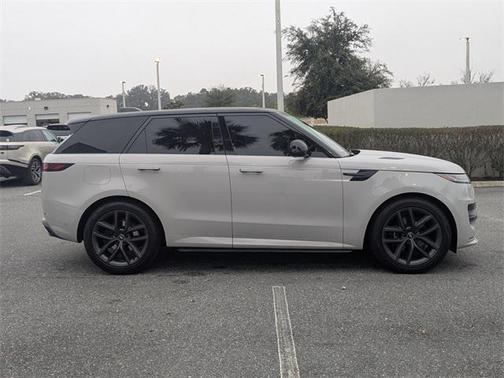 2024 Land Rover Range Rover Sport SE