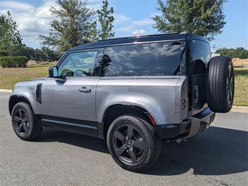 2024 Land Rover Defender 90 P400 X-Dynamic SE